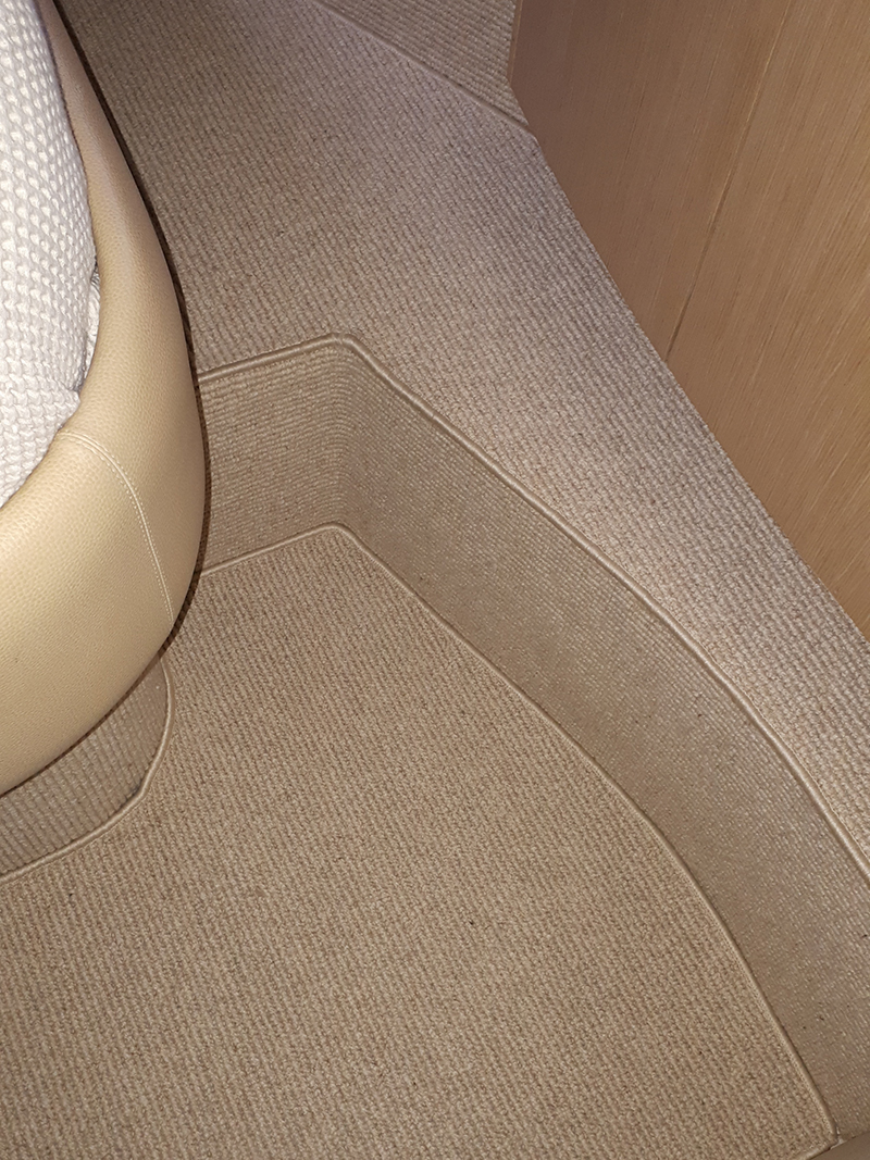 In this yacht, we fitted a 100% pure New Zealand wool carpet made in the Netherlands by Best Wool.